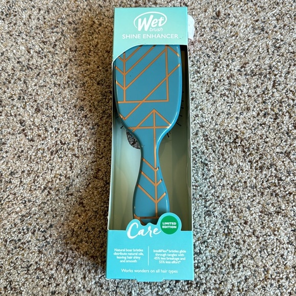 Wet Brush Other - Wet Brush Shine Enhancer Brush NIB